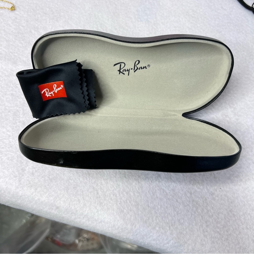 Ray-Ban Eyeglass/Sunglass Holder Black